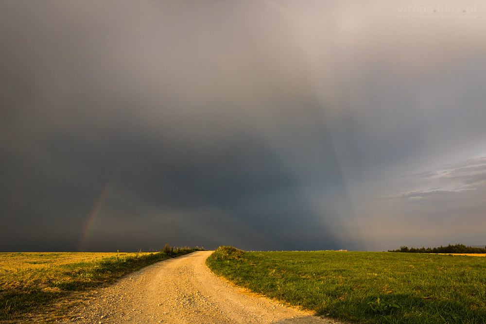 Fot. Witold Ochał, promienie antyzmierzchowe i lekka tęcza