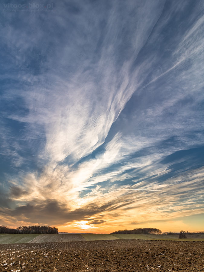 Fot. Witold Ochał, wstęgi na niebie