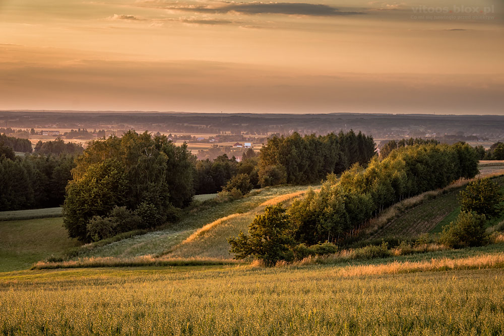 Dodatkowo udało mi się uchwycić młodziutki Księżyc goniący zachodzącą gwiazdę.