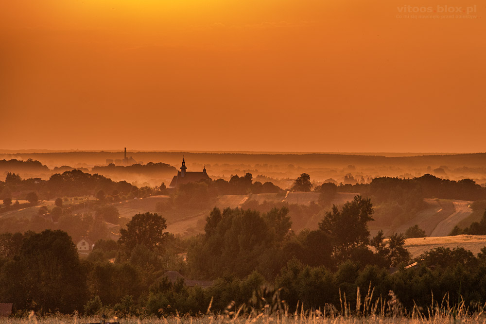 Fot. Witold Ochał, Zagorzyce, zachód słońca, smugi opadowe